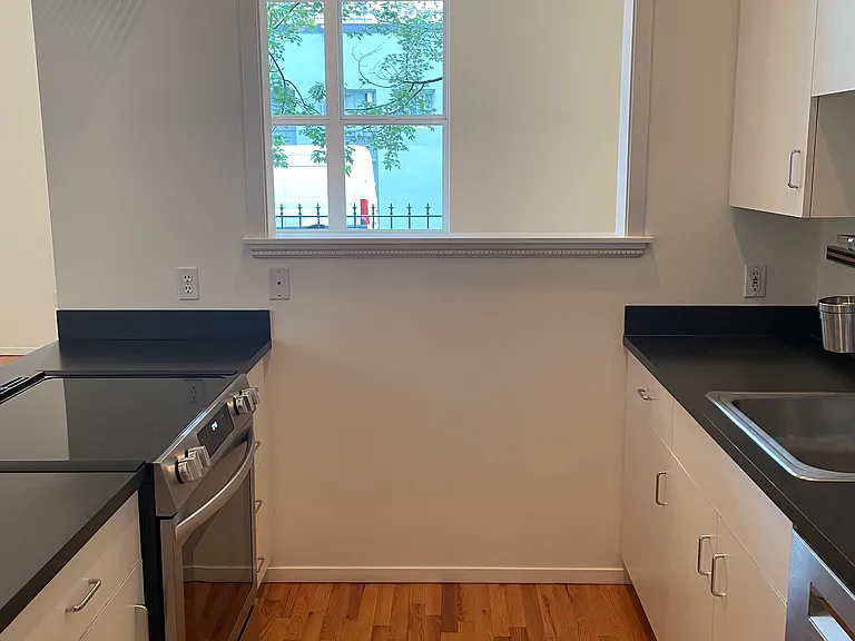 1009 NW Hoyt St #111 — Photo 15