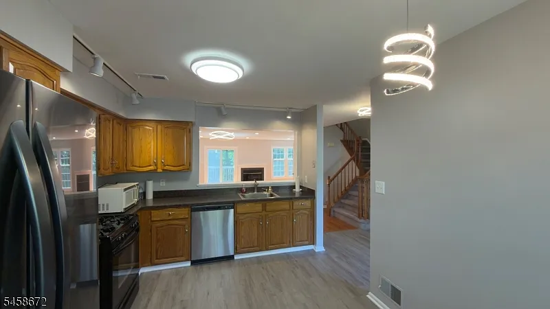 3 bed, 3.5 bath, $3,750 — Photo 2