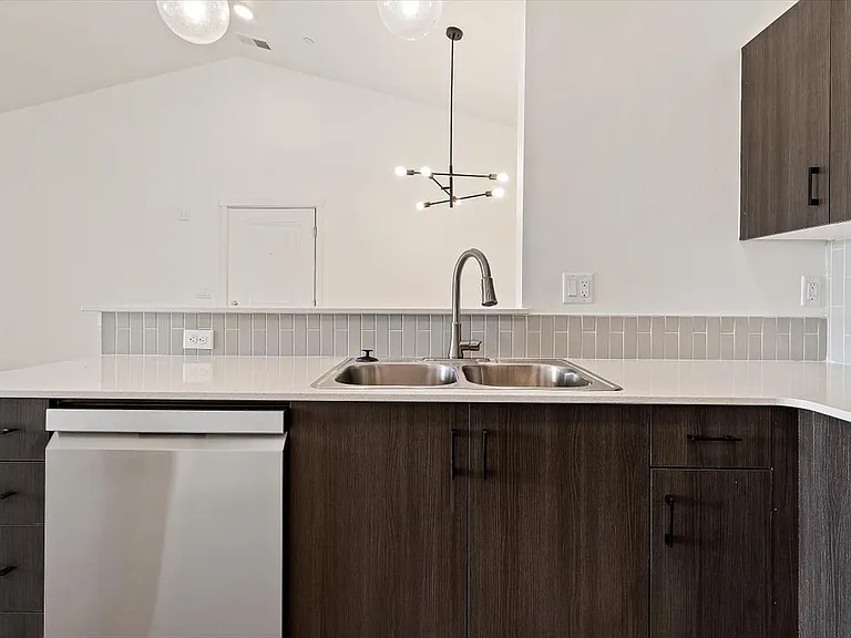 Hawk's Landing Apartments — Photo 98