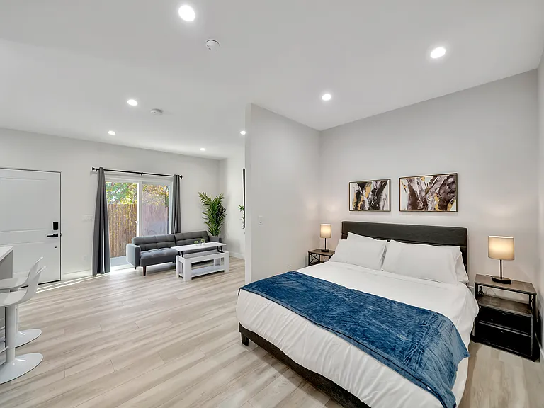 5565 Ostin Ave — Photo 70