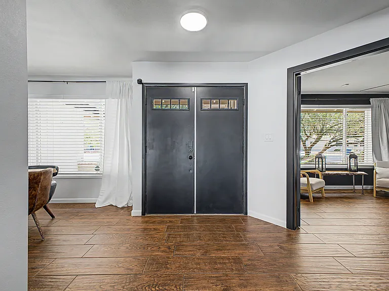 1958 E Laguna Dr — Photo 5