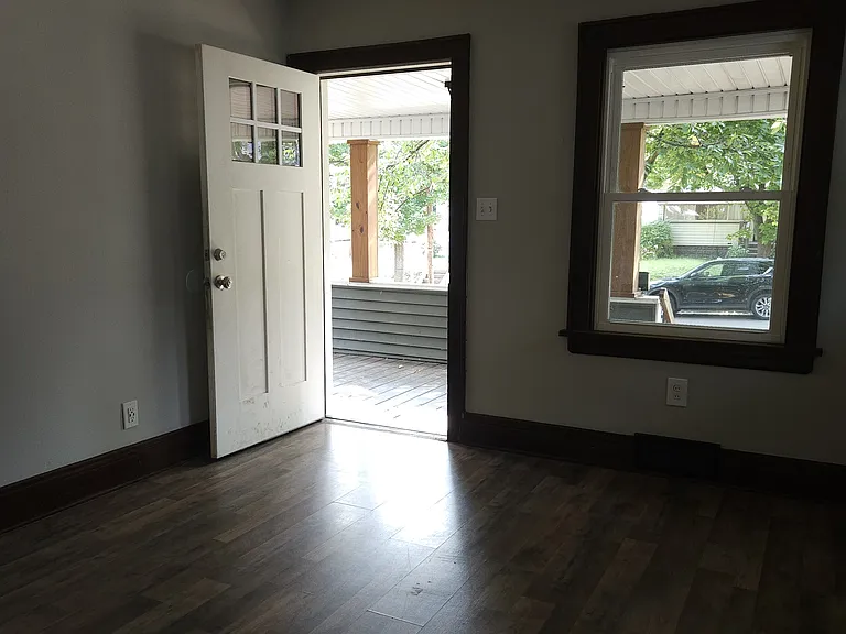 614 Sanford Ave — Photo 2