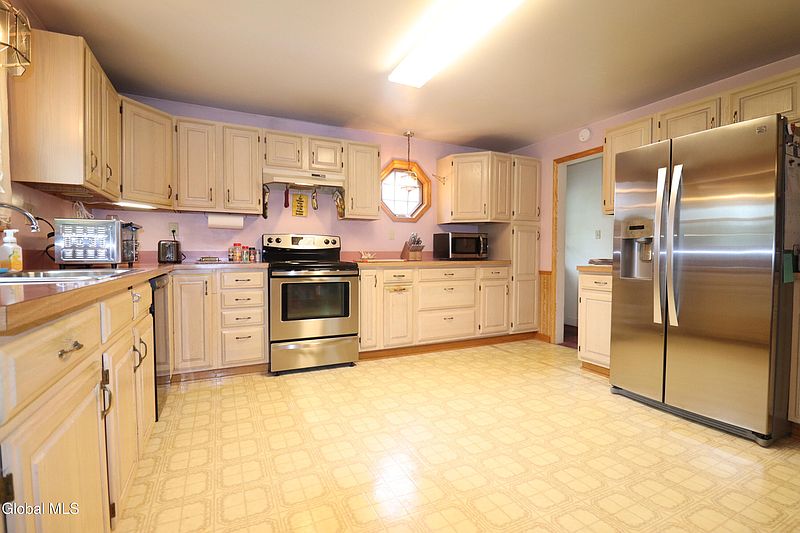 4th image of 2896 W Lydius Street