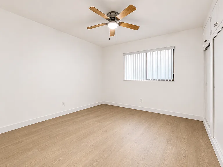 1315 N Columbus Ave. — Photo 26