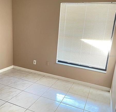 2nd image of 5015 Parkhill Pl