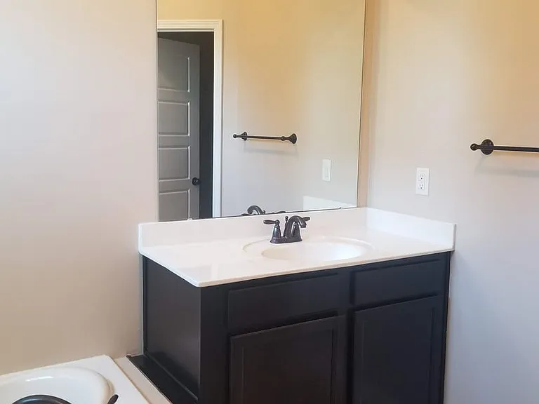 411 Cyrus Thompson Dr — Photo 26