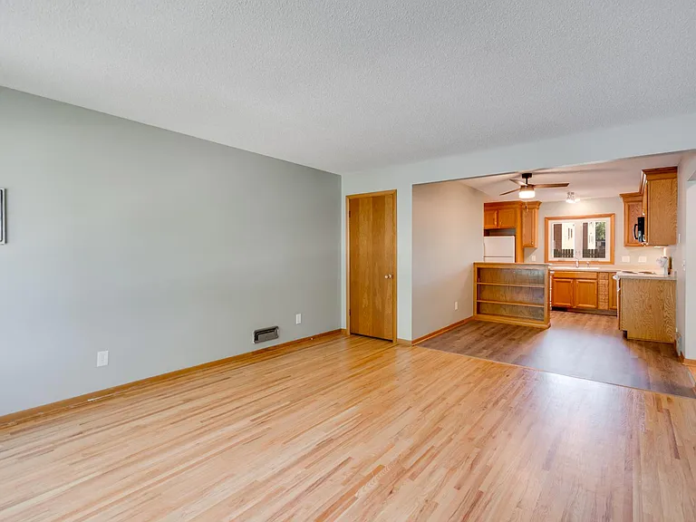 3104 39th Ave NE — Photo 5