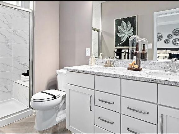4th image of 306 Faversham Pl