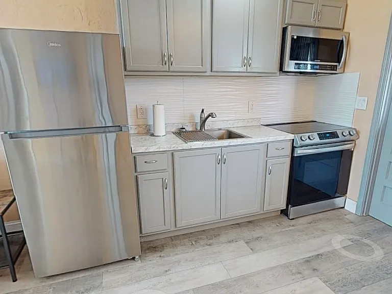 221 Bonner Ave — Photo 9