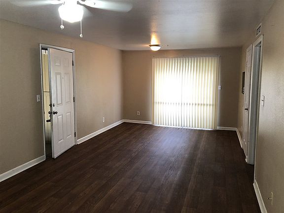 3rd image of 1935 Dawsey St APT 1