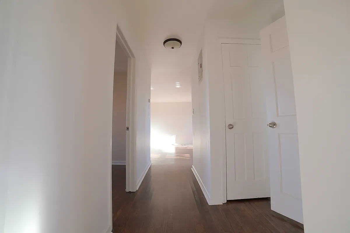 3 bed, 1200 sqft, $3,700 — Photo 4