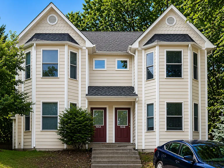 104 Barbour Dr — Photo 1