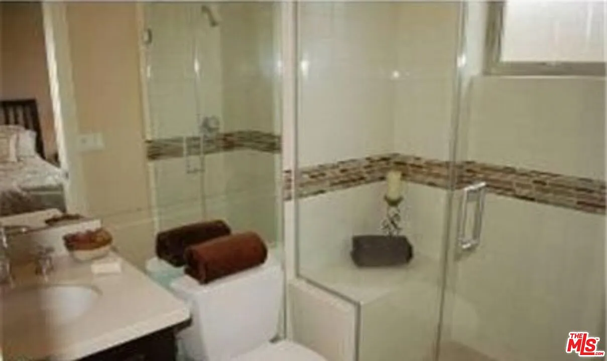 3 bed, 3.5 bath, 1650 sqft, $5,290 — Photo 4