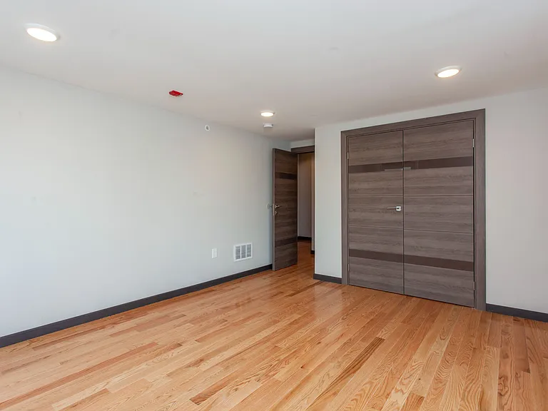 2553 Montrose St #DD — Photo 12