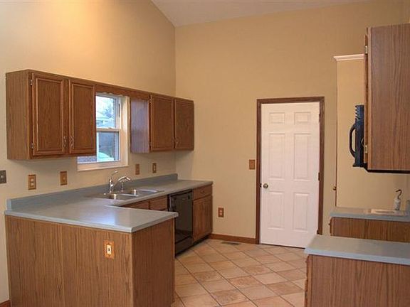 3rd image of 5290 Millcreek Cir