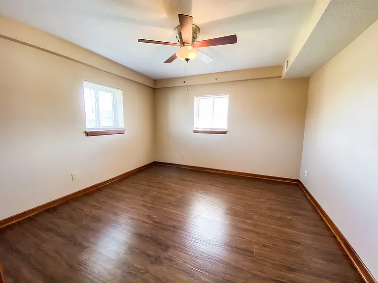 Hallwood Manor Apartments — Photo 42