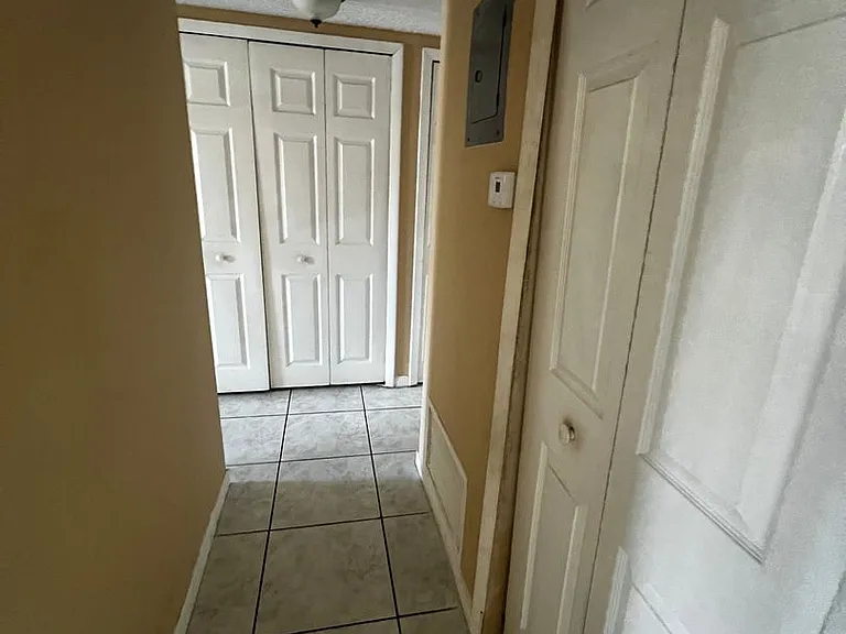 827 Sky Lake Cir #A — Photo 7