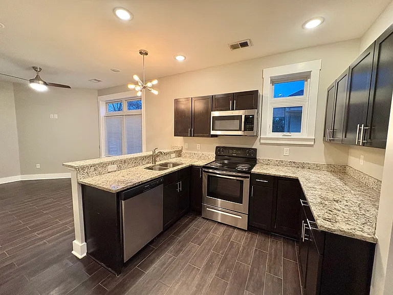 124 Vernon Ave #102 — Photo 9
