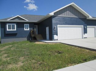 1126 27th St NE, Watertown, SD 57201