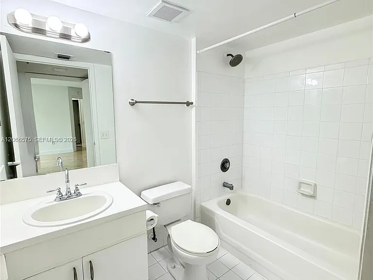 420 S Park Rd #108 — Photo 15