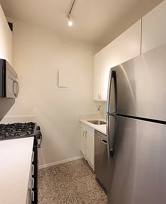 Rented by City Connections Realty | media 15