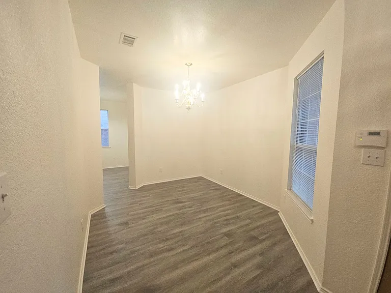 816 Dunkirk Ln — Photo 4