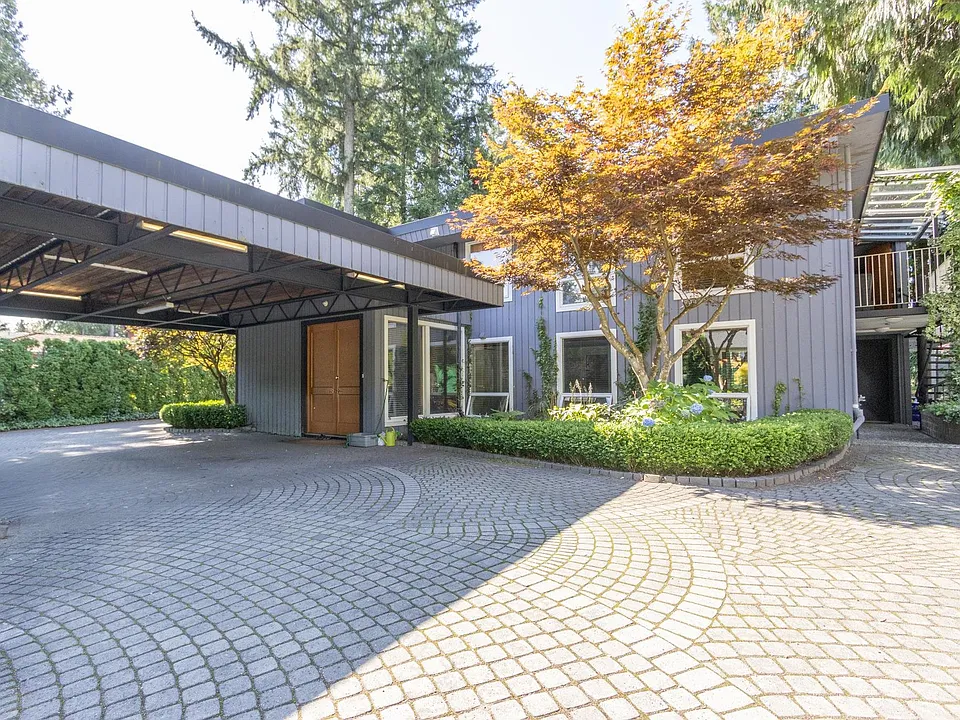 2673 Woodbine Dr