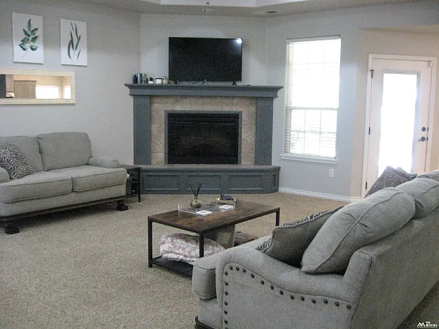 141 Mariposa Dr — Photo 2