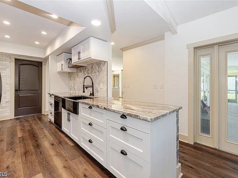 2507 Lakeview Dr — Photo 16