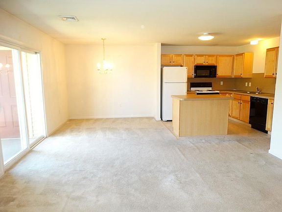 Dining Area & Kitchen