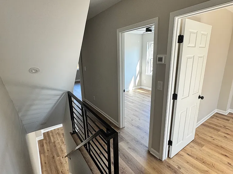 628 E Springfield Rd — Photo 7