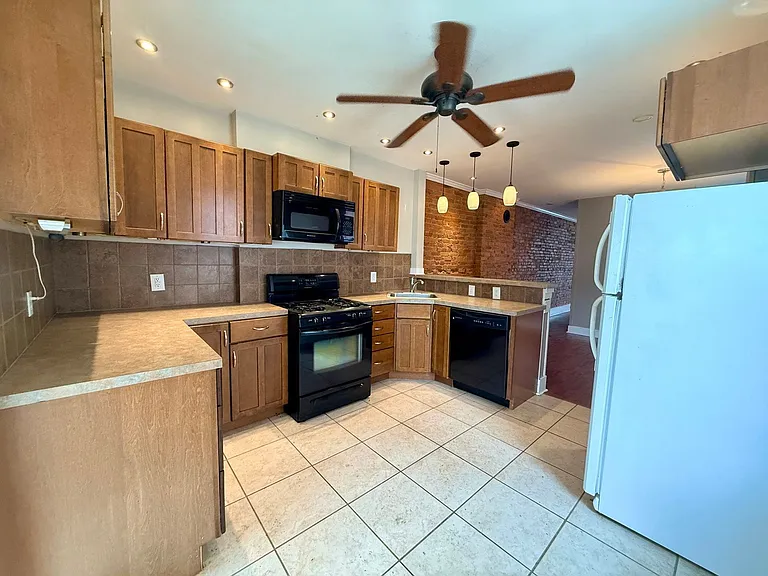 412 W Frederick St — Photo 34
