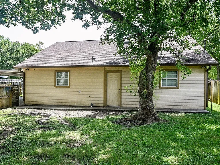 1405 Richard Ave — Photo 16