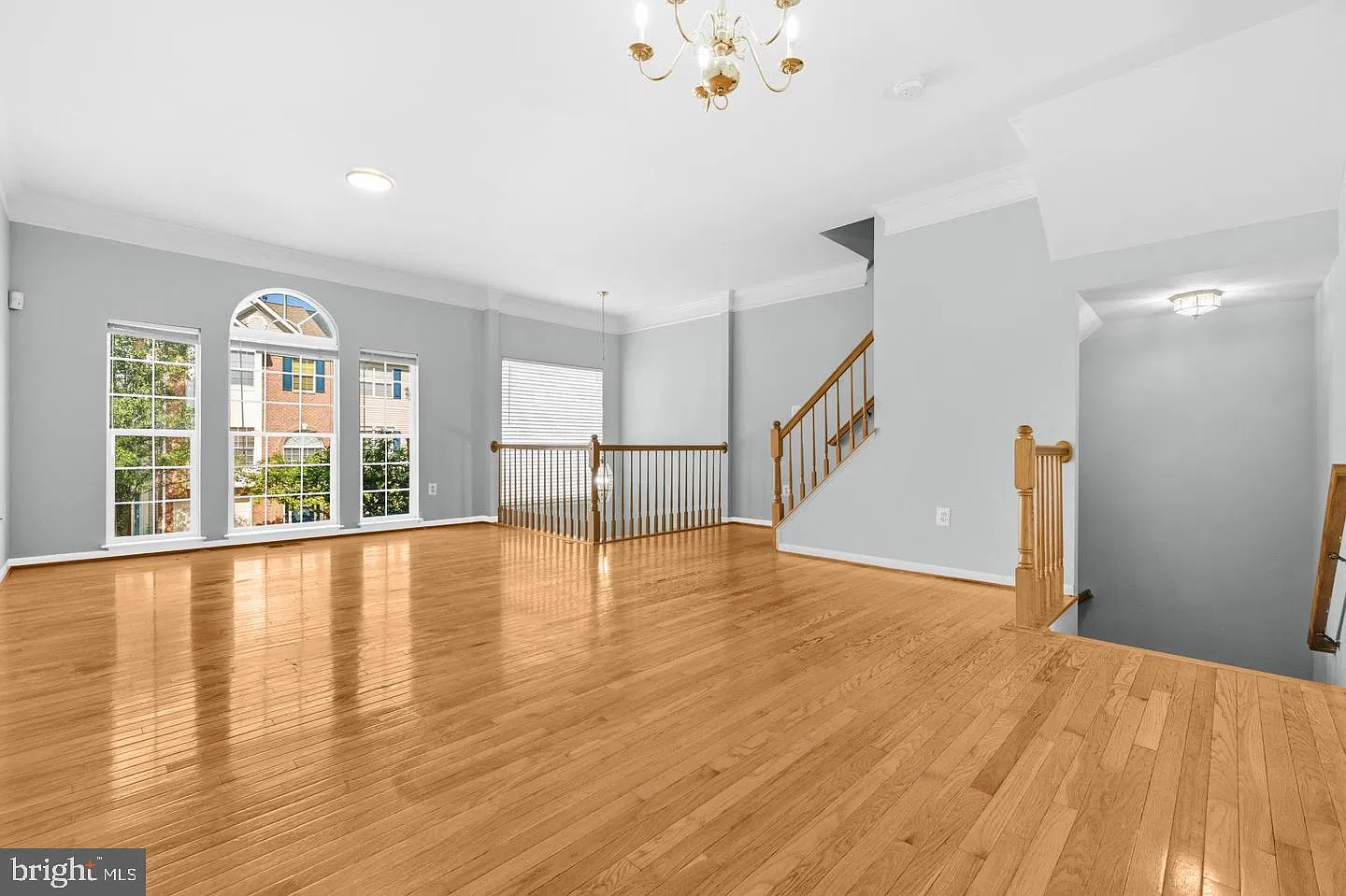 3 bed, 3.5 bath, 2318 sqft, $3,000 — Photo 3