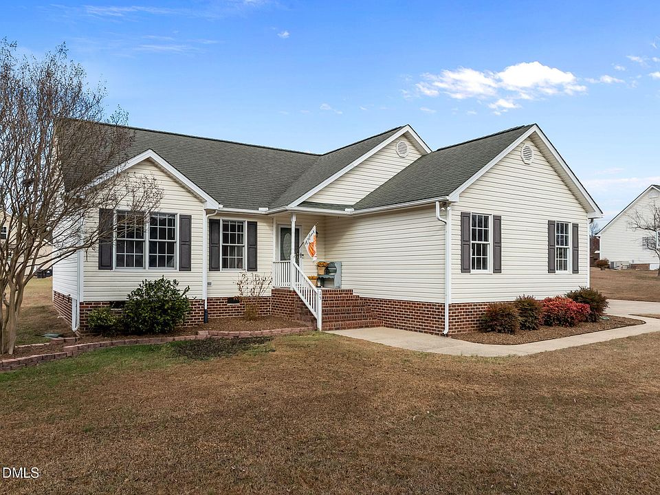 1st image of 15 Woodcrest Dr