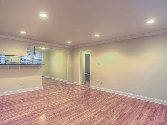 2nd image of 5 E Golf Club Ln APT B3