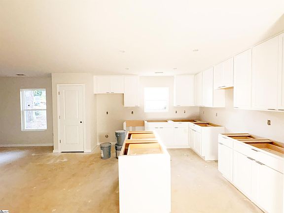 3rd image of 104 Chapman Rd