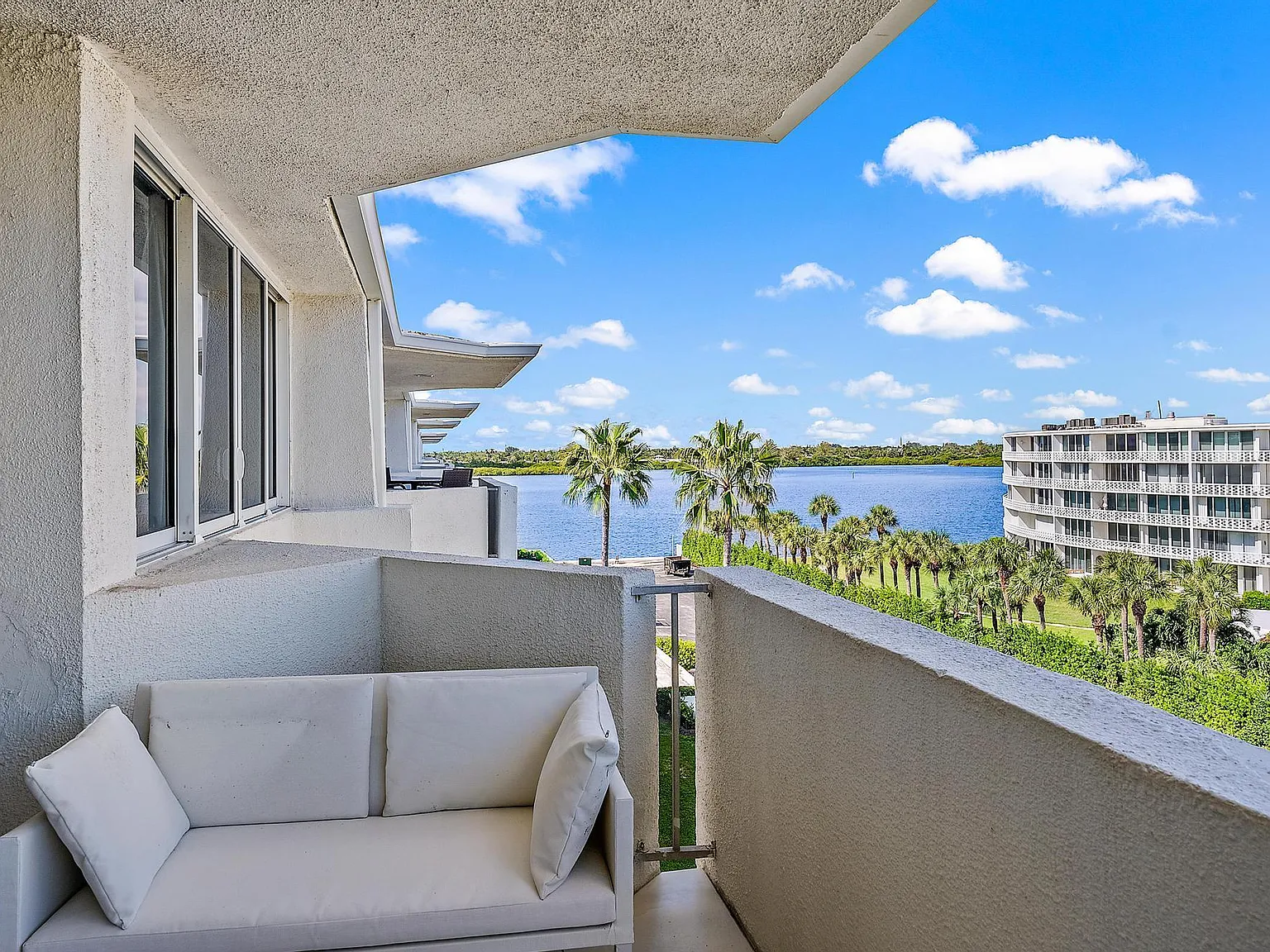 2 bed, 2.0 bath, 1457 sqft, $10,000 — Photo 2