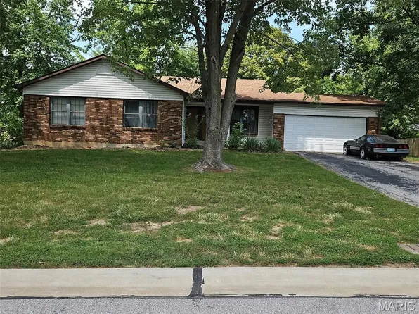 13 Ashbrook Dr, Saint Peters, MO 63376