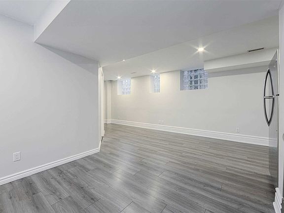 4th image of 1273 Pape Ave