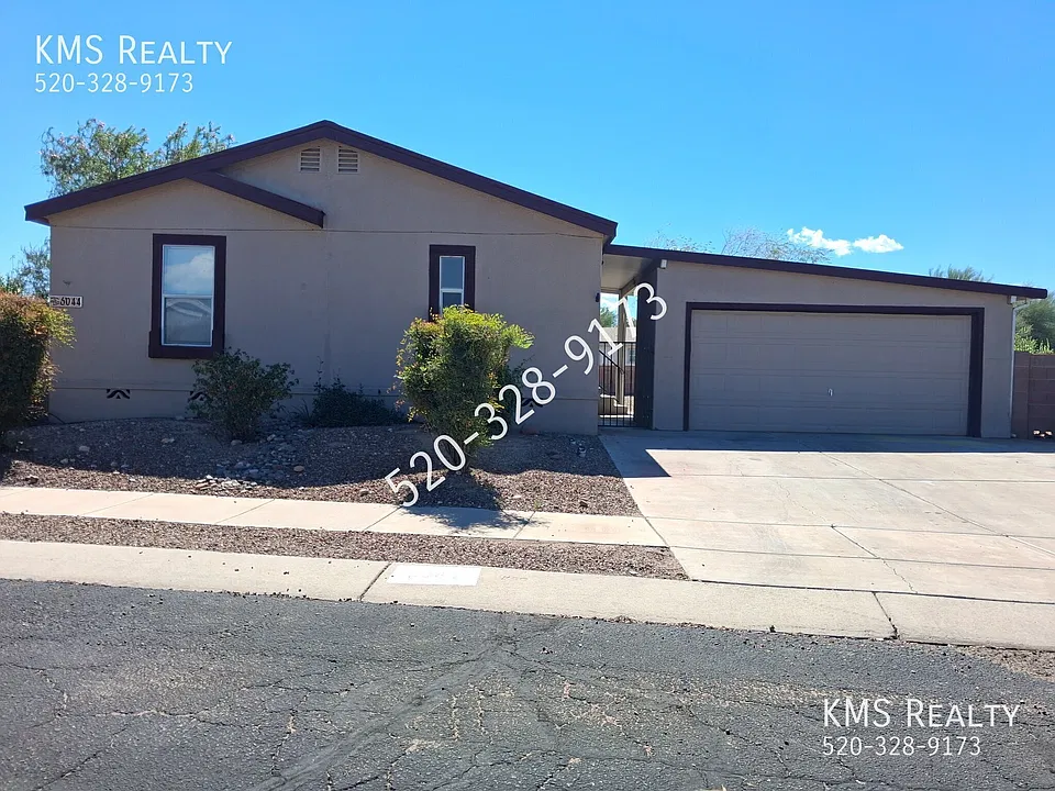 6044 E House Rock Ln