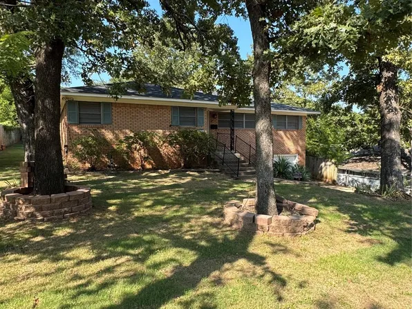 1315 W Hull St, Denison, TX 75020