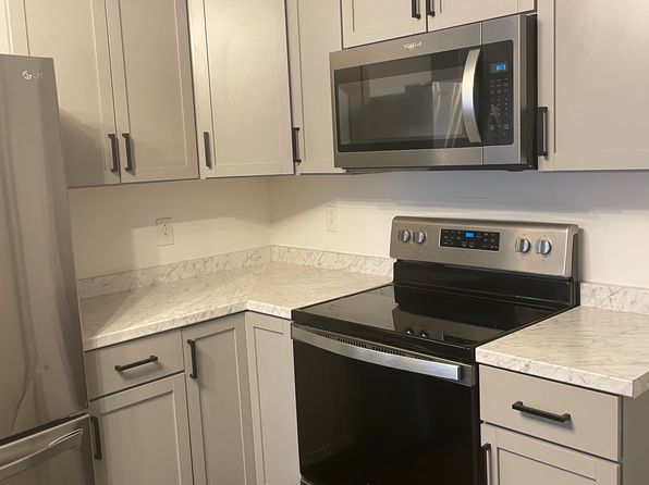 15 Railroad St #2