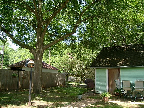 5th image of 802 Burleson St
