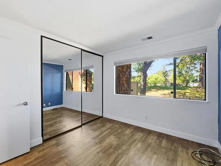2504 La Terrace Cir — Photo 20