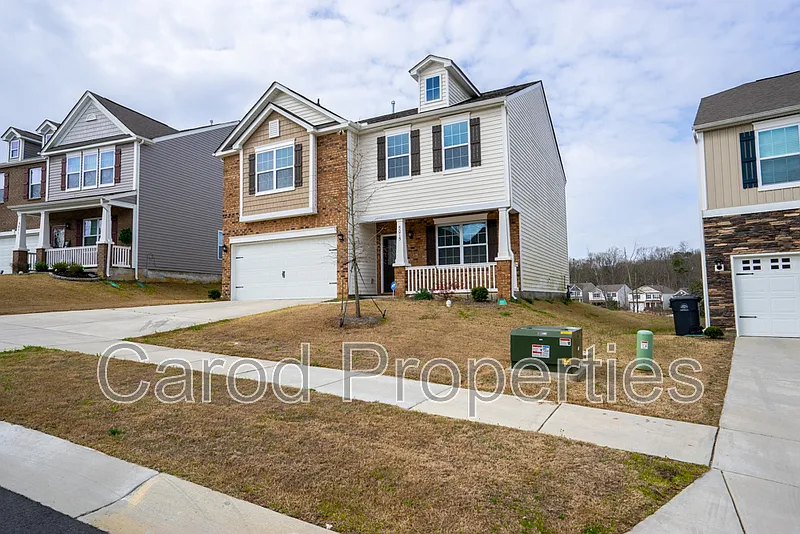 3 bed, 2.5 bath, 2377 sqft, $2,395 — Photo 2
