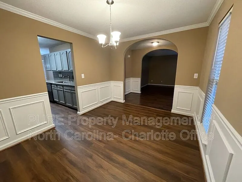 3 bed, 2.5 bath, 2135 sqft, $2,250 — Photo 3