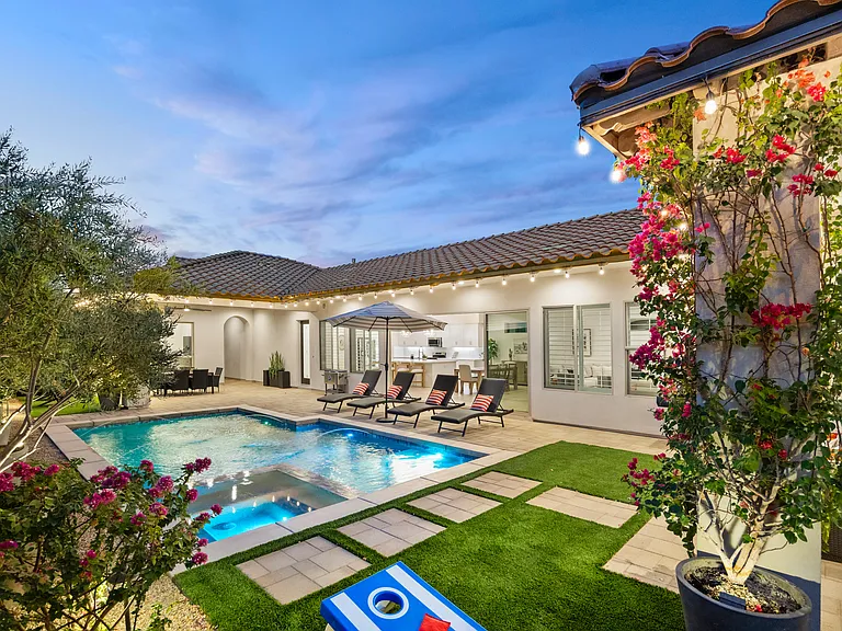 Outdoor Private Pool and Spa