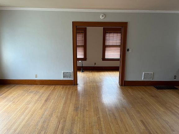 3rd image of 121 Twin Hills Dr #1