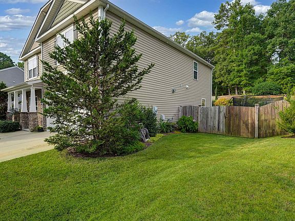 4th image of 608 Muldrow Ln